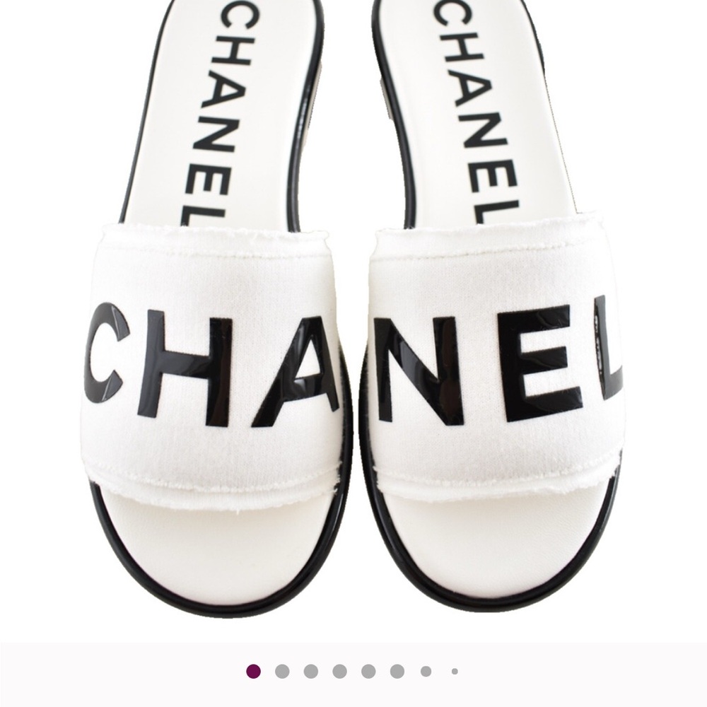 NWT CHANEL Women's Black and White Slide Sandals size 40 NEW!!